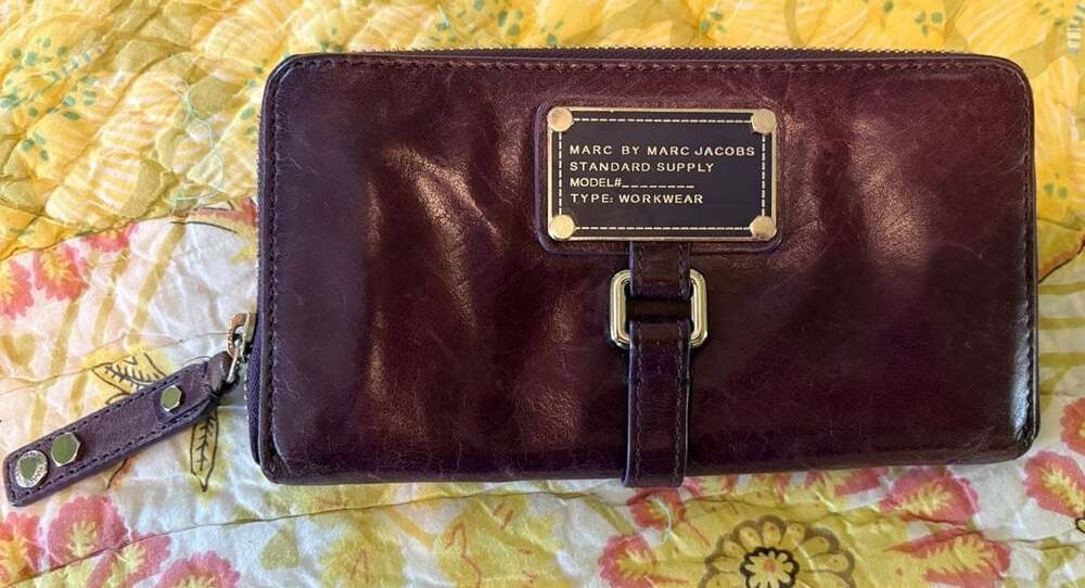 GUC Marc by Marc Jacobs Standard Supply Purple Leather Zip Around Wallet